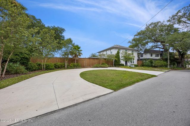 1676 RIVER Road, Jacksonville, FL 32207