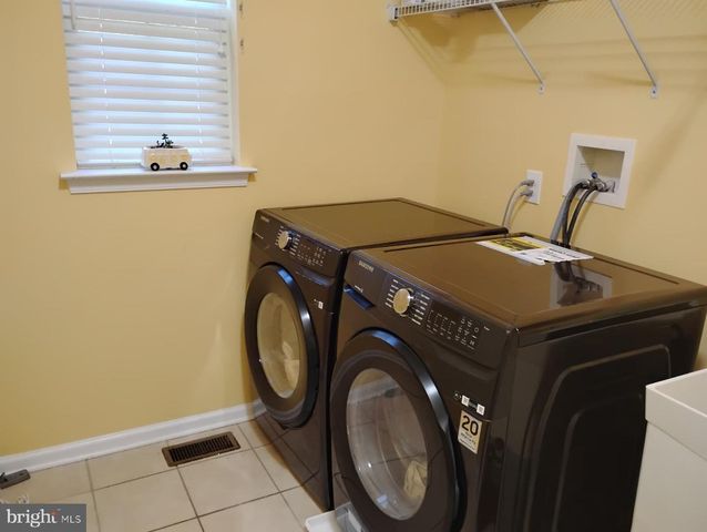 214 MARVIN LN, Mullica Hill, NJ 08062