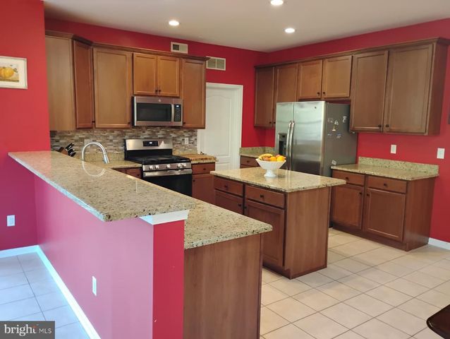 214 MARVIN LN, Mullica Hill, NJ 08062