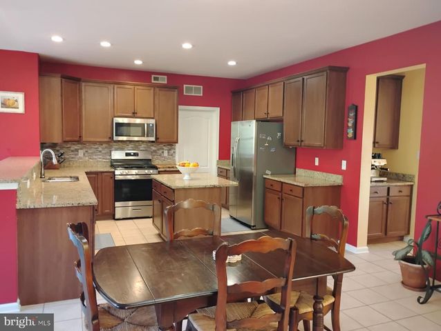 214 MARVIN LN, Mullica Hill, NJ 08062