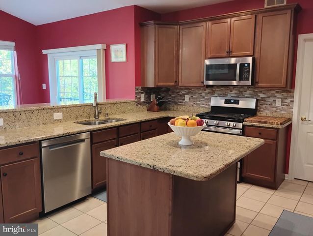 214 MARVIN LN, Mullica Hill, NJ 08062