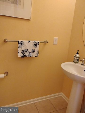 214 MARVIN LN, Mullica Hill, NJ 08062
