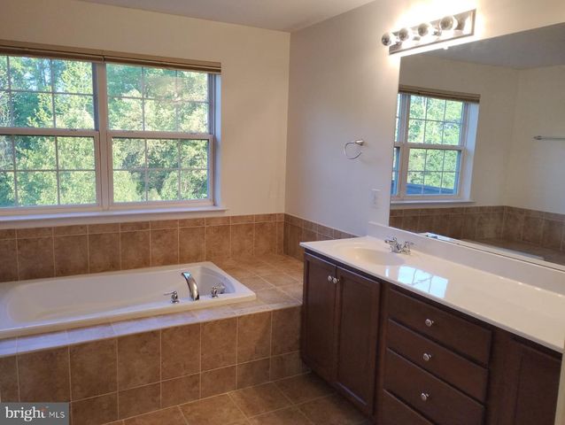 214 MARVIN LN, Mullica Hill, NJ 08062