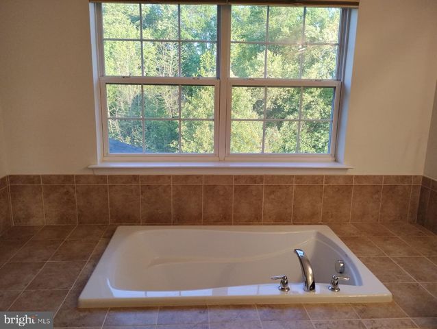 214 MARVIN LN, Mullica Hill, NJ 08062