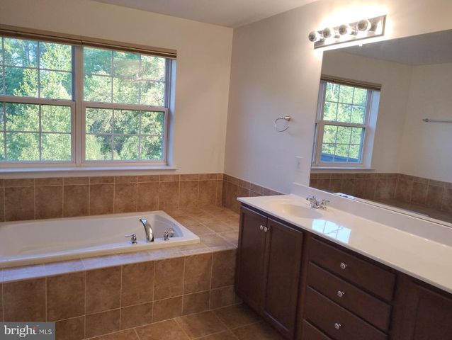214 MARVIN LN, Mullica Hill, NJ 08062