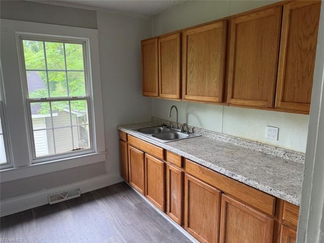 4224 Ogburn Avenue, Winston-salem, NC 27105