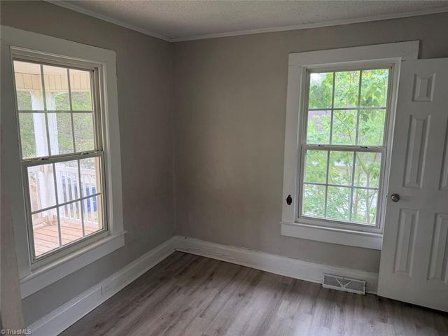 4224 Ogburn Avenue, Winston-salem, NC 27105