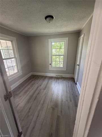 4224 Ogburn Avenue, Winston-salem, NC 27105