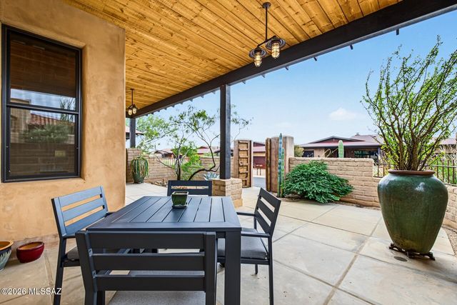 11620 N Adobe Village Place, Marana, AZ 85658