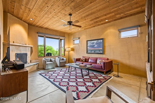 11620 N Adobe Village Place, Marana, AZ 85658