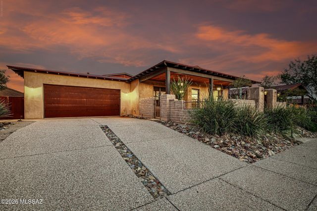 11620 N Adobe Village Place, Marana, AZ 85658