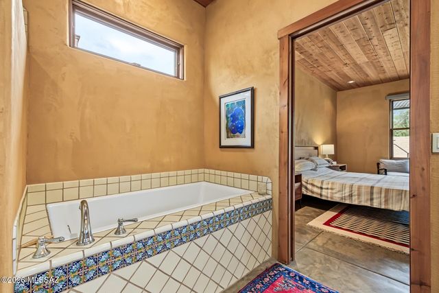 11620 N Adobe Village Place, Marana, AZ 85658