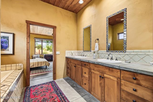 11620 N Adobe Village Place, Marana, AZ 85658