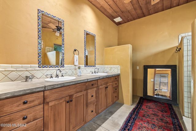 11620 N Adobe Village Place, Marana, AZ 85658