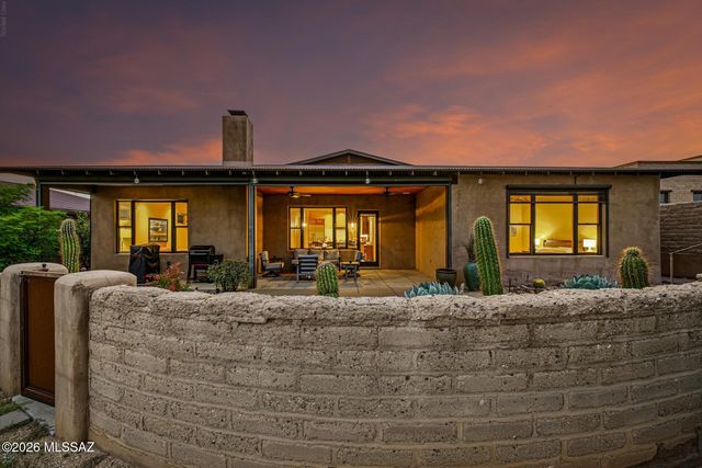 11620 N Adobe Village Place, Marana, AZ 85658