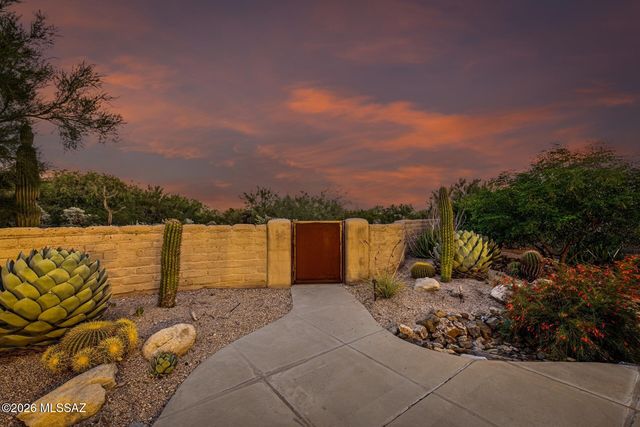 11620 N Adobe Village Place, Marana, AZ 85658