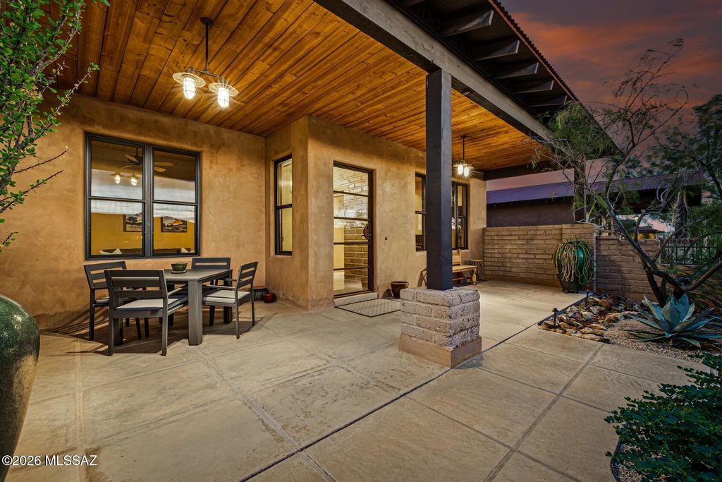 11620 N Adobe Village Place, Marana, AZ 85658