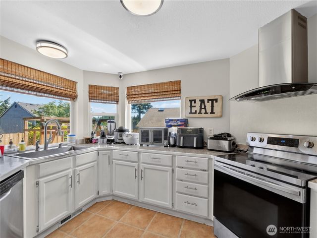 32332 19th Court SW, Federal Way, WA 98023