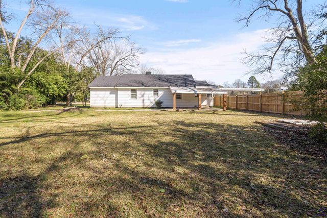 403 Chamlee Dr, Fort Valley, GA 31030