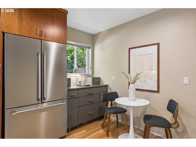 3402 Nw LURAY Ter, Portland, OR 97210