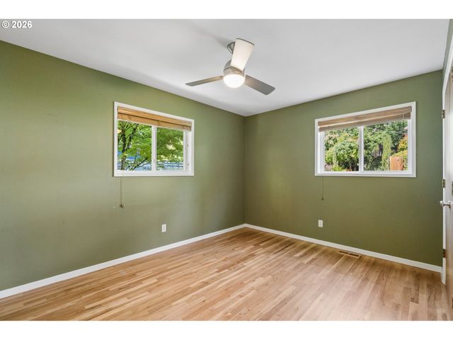 3402 Nw LURAY Ter, Portland, OR 97210