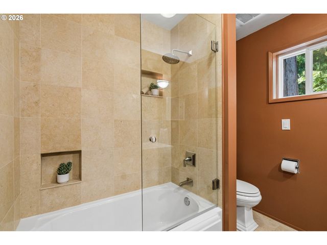 3402 Nw LURAY Ter, Portland, OR 97210