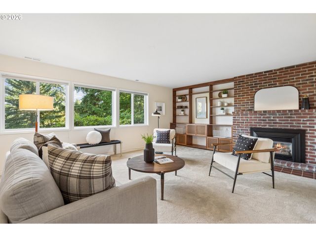 3402 Nw LURAY Ter, Portland, OR 97210