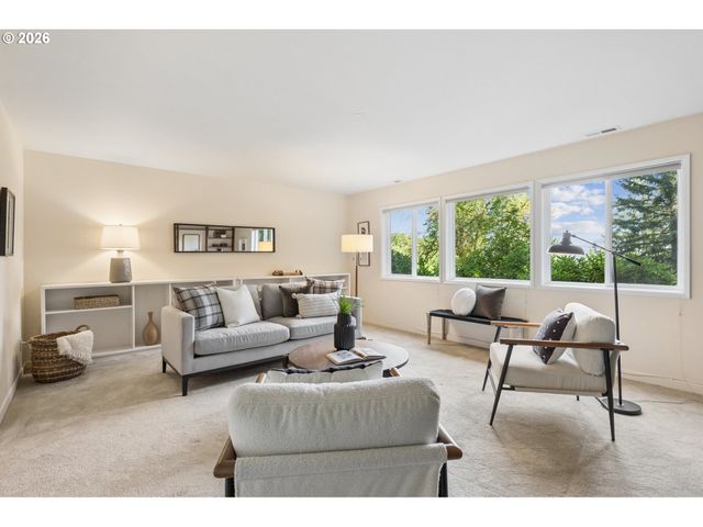 3402 Nw LURAY Ter, Portland, OR 97210