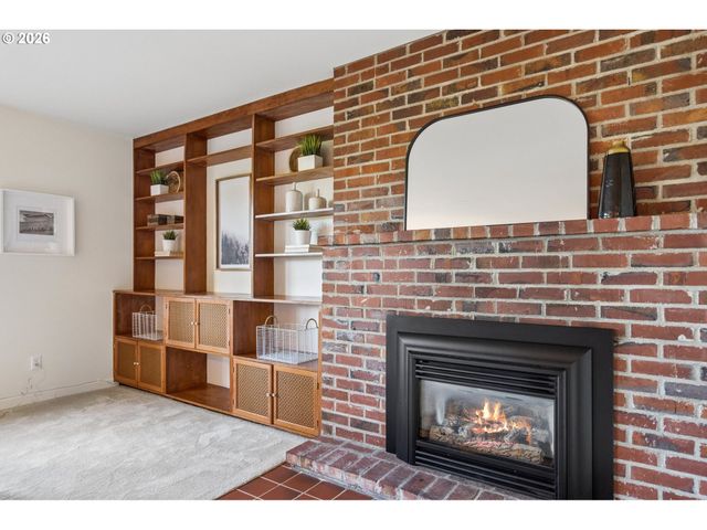 3402 Nw LURAY Ter, Portland, OR 97210
