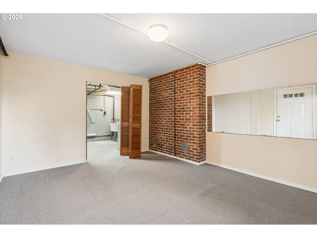 3402 Nw LURAY Ter, Portland, OR 97210