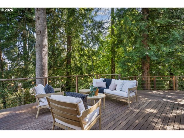 3402 Nw LURAY Ter, Portland, OR 97210