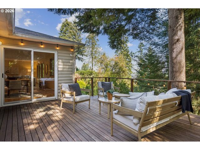 3402 Nw LURAY Ter, Portland, OR 97210
