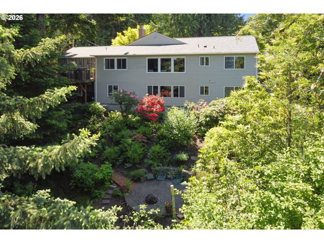 3402 Nw LURAY Ter, Portland, OR 97210