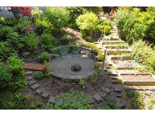 3402 Nw LURAY Ter, Portland, OR 97210