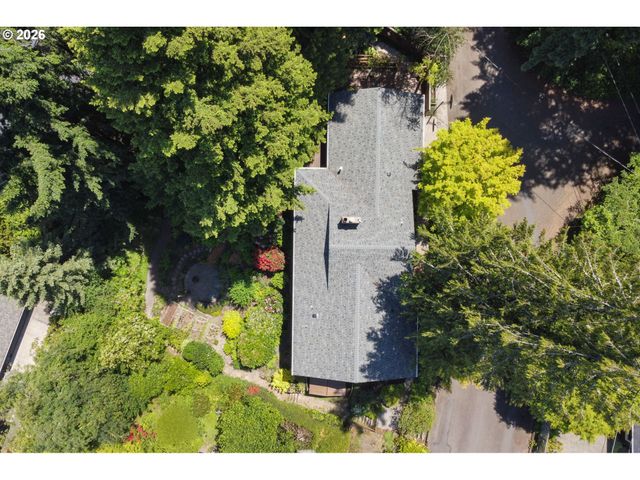 3402 Nw LURAY Ter, Portland, OR 97210