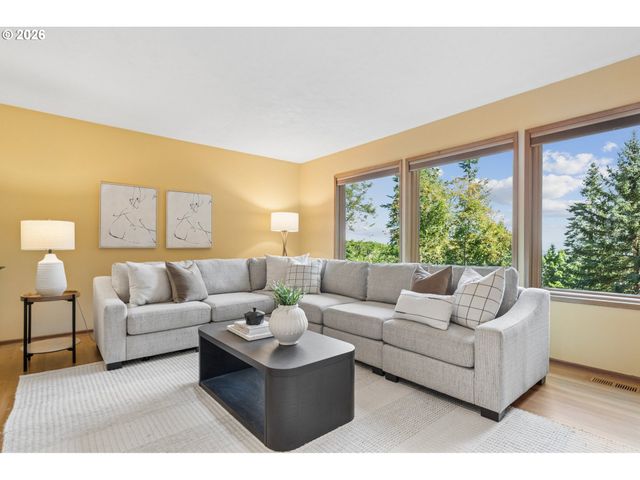 3402 Nw LURAY Ter, Portland, OR 97210