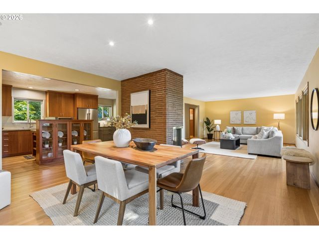 3402 Nw LURAY Ter, Portland, OR 97210