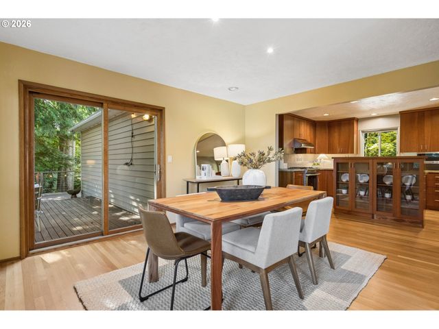 3402 Nw LURAY Ter, Portland, OR 97210