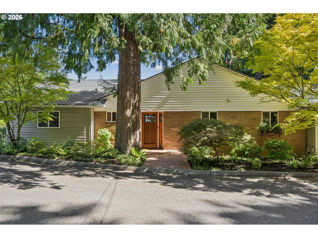3402 Nw LURAY Ter, Portland, OR 97210