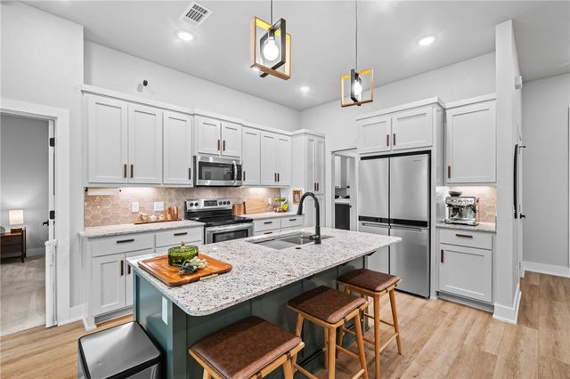 2 Stanhope Lane, Bella Vista, AR 72715