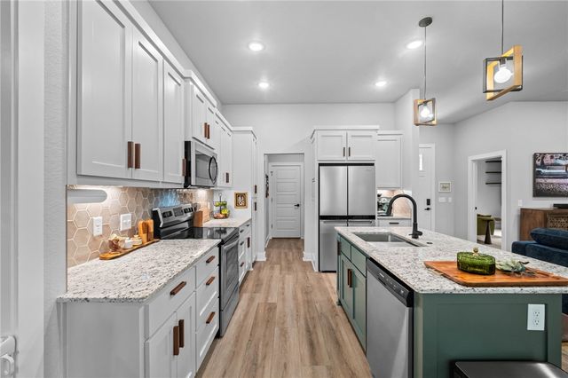 2 Stanhope Lane, Bella Vista, AR 72715