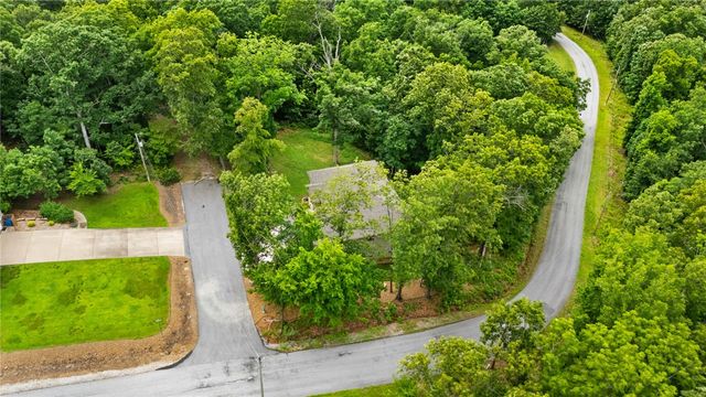 2 Stanhope Lane, Bella Vista, AR 72715