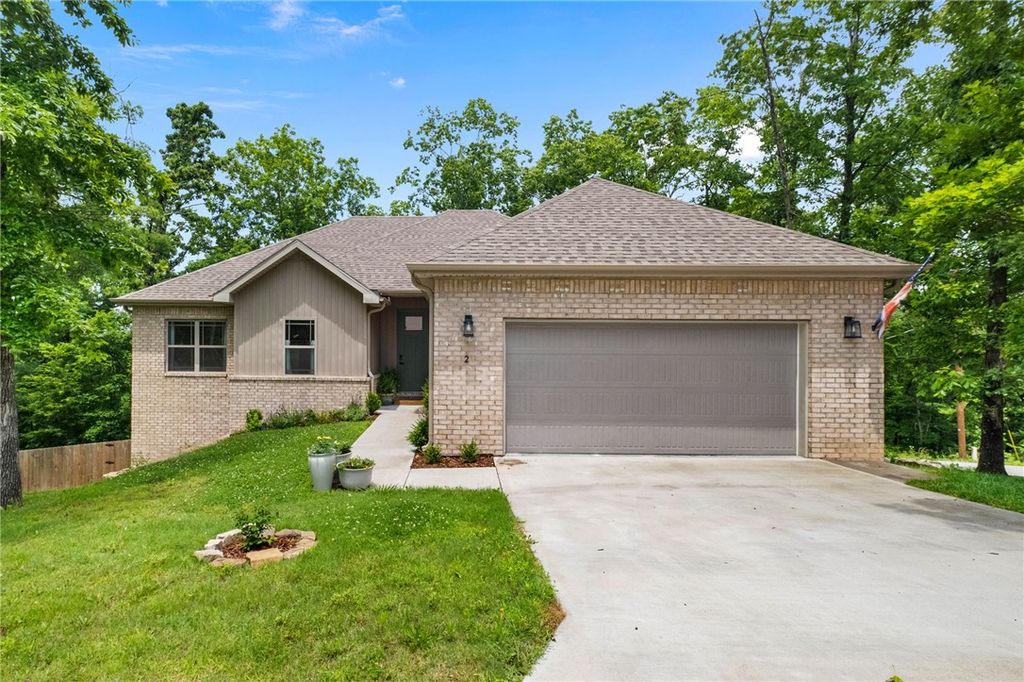 2 Stanhope Lane, Bella Vista, AR 72715