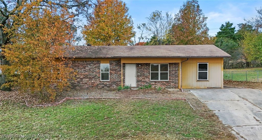 1905 28th Street, Van Buren, AR 72956