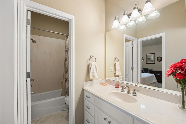2101 W Emerald Bend Court, Granbury, TX 76049