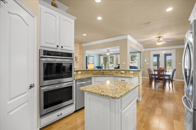 2101 W Emerald Bend Court, Granbury, TX 76049