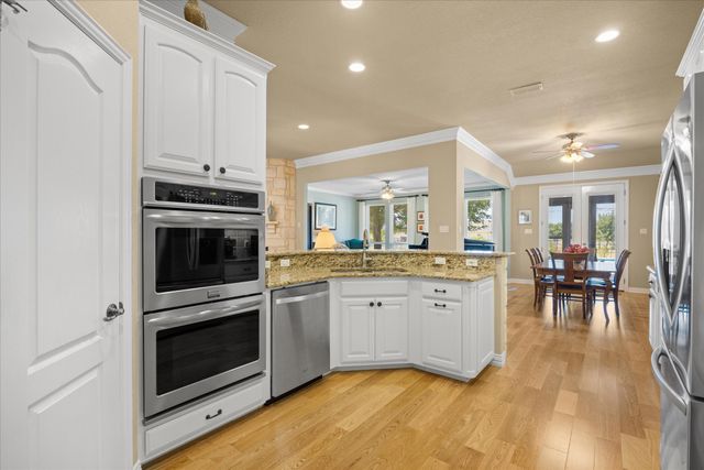 2101 W Emerald Bend Court, Granbury, TX 76049