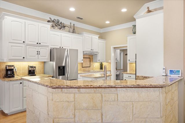 2101 W Emerald Bend Court, Granbury, TX 76049