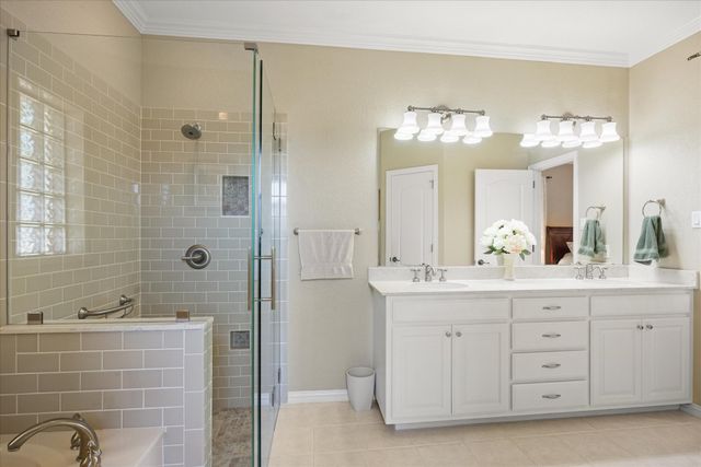 2101 W Emerald Bend Court, Granbury, TX 76049