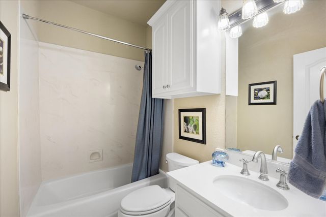 2101 W Emerald Bend Court, Granbury, TX 76049